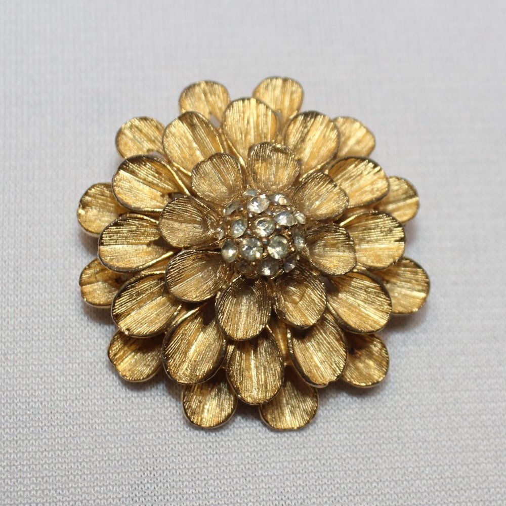 Vintage Golden Floral Design w/Rhinestone Center Brooch
